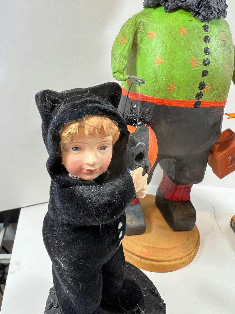 Halloween pumpkin and clown figurine collection - image 6 of 7