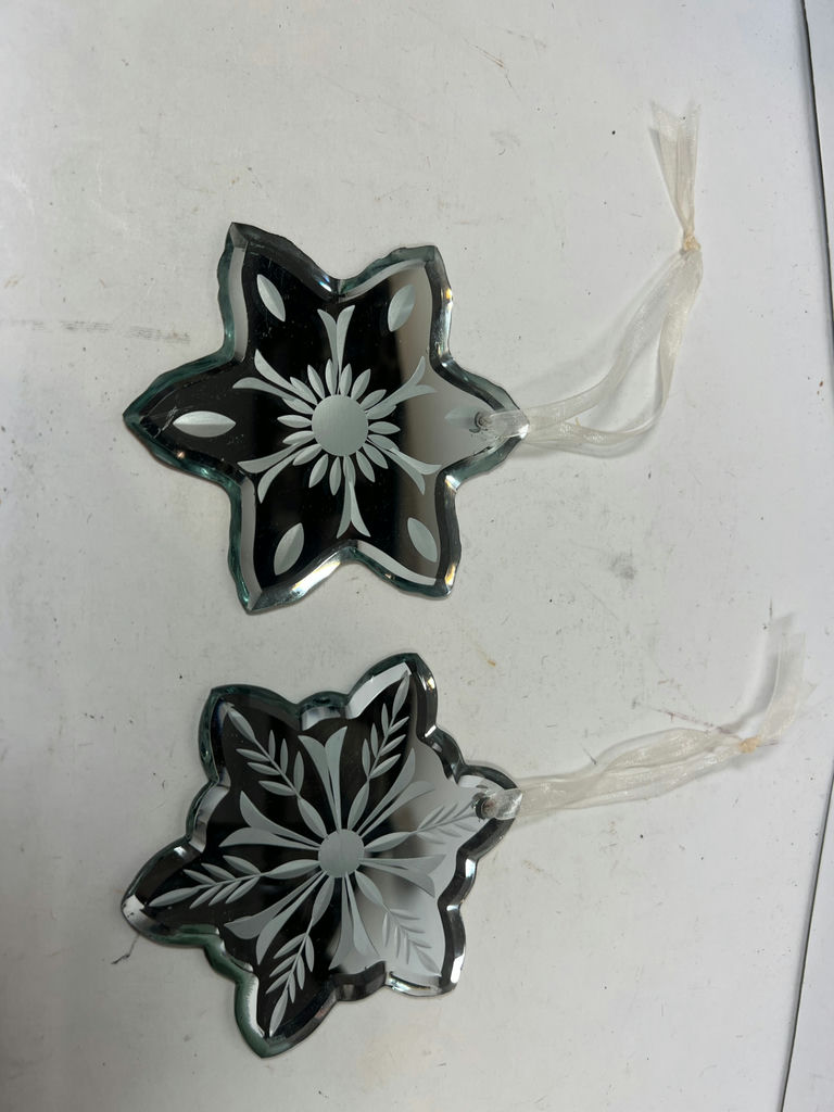Etched glass star-shaped and flower-shaped ornaments - image 1 of 4