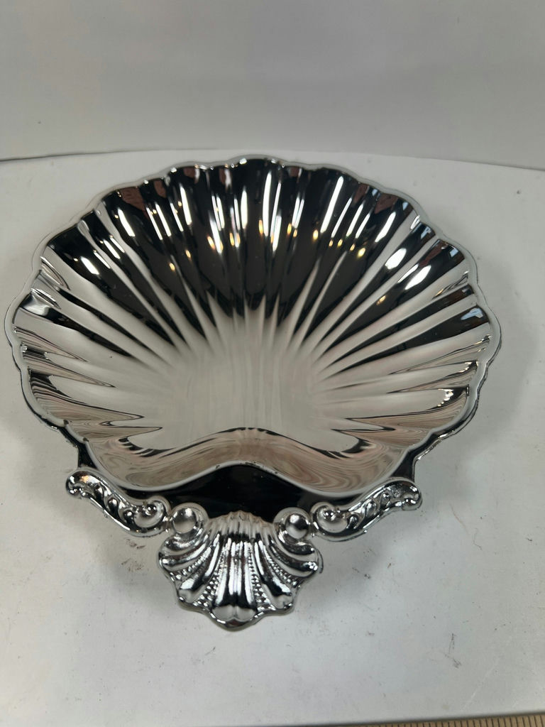Shell-shaped Tarnish-Resistant Silver Decorative Dish - image 1 of 3