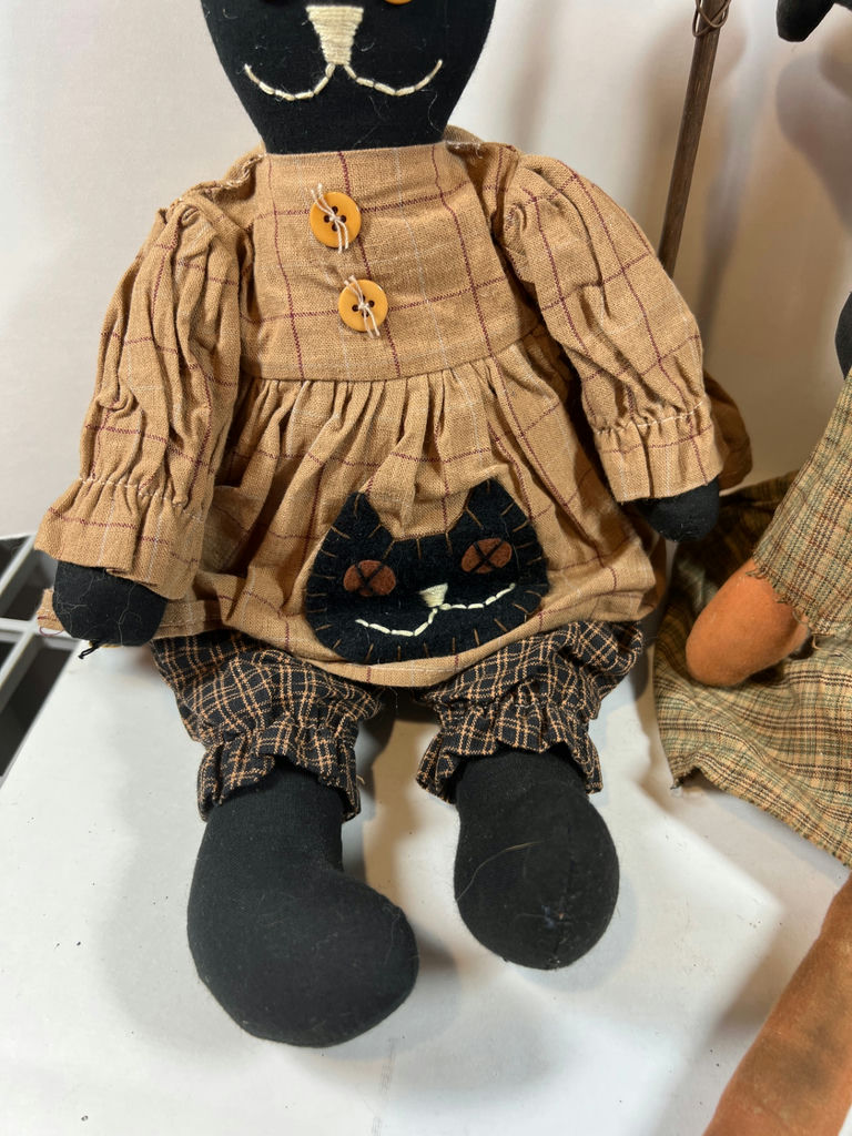 Halloween-themed fabric dolls with pumpkin and cat designs - image 6 of 6
