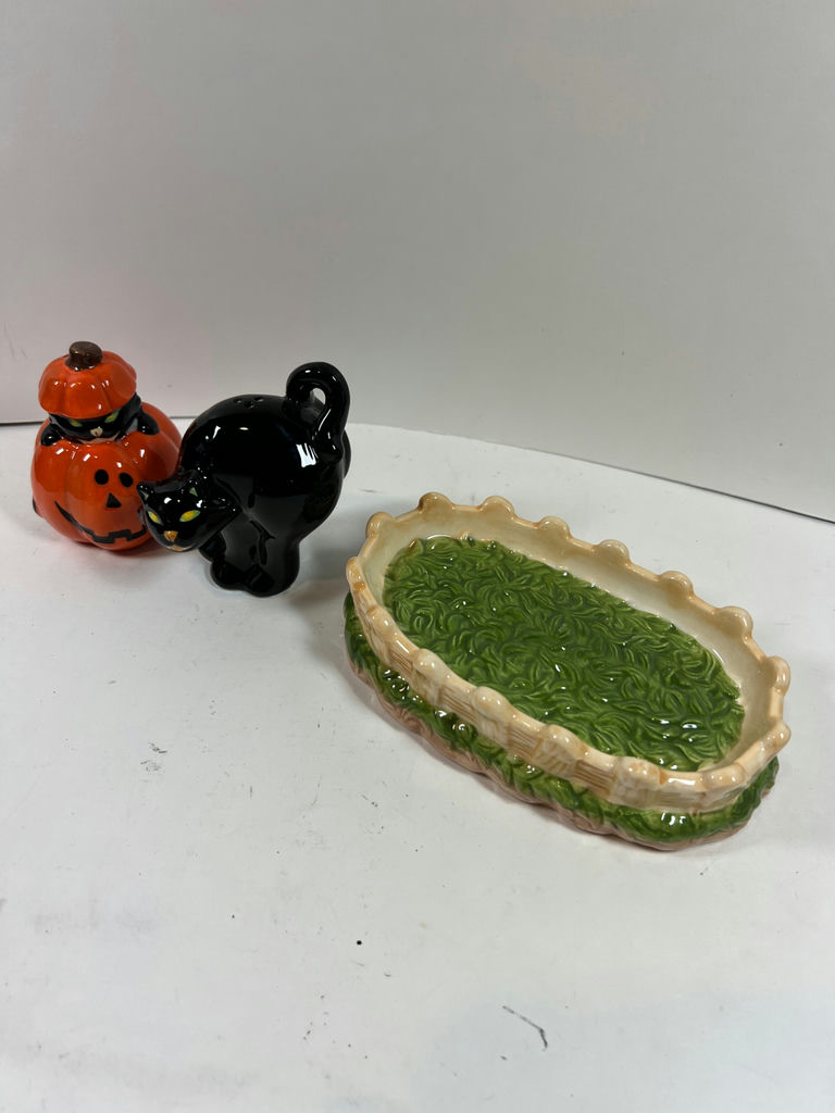 Halloween ceramic set: Bella Casa by Ganz dish, pumpkin jar, and black cat figurine - image 1 of 6