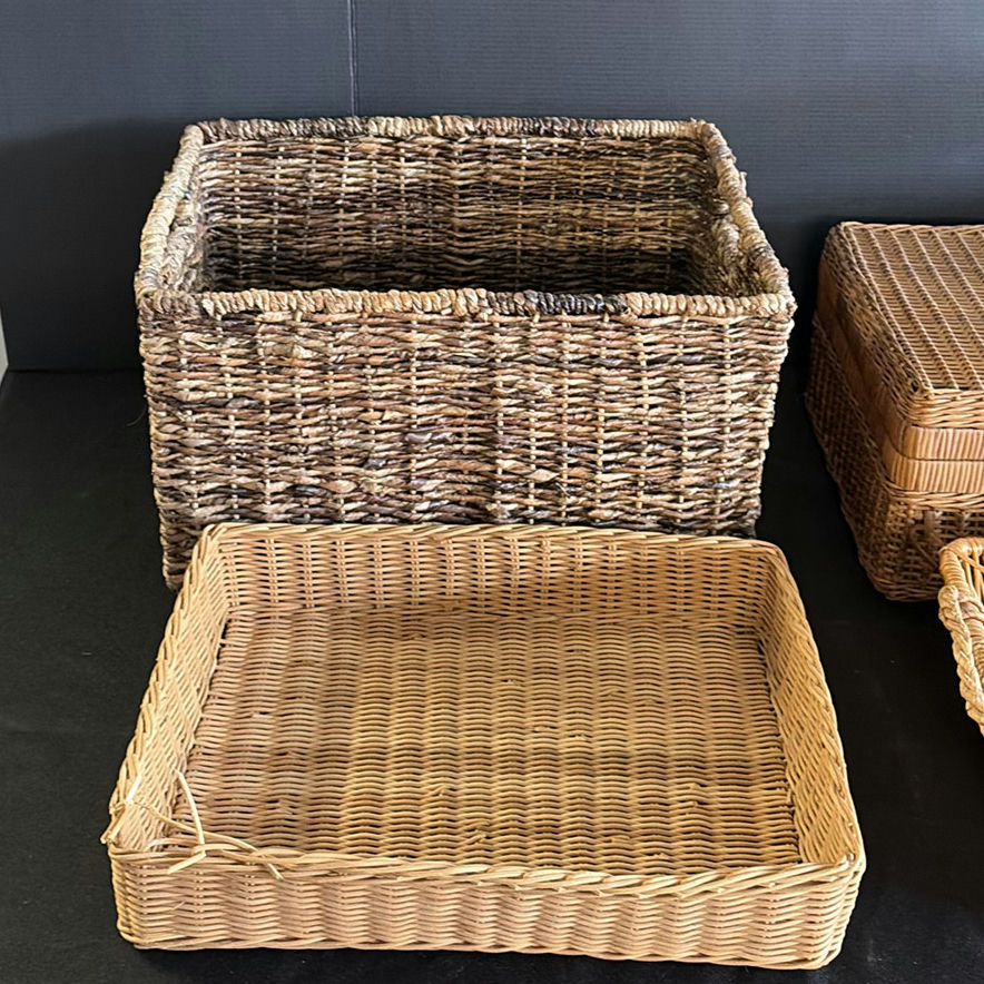 Assorted wicker baskets and a picnic hamper - image 2 of 4