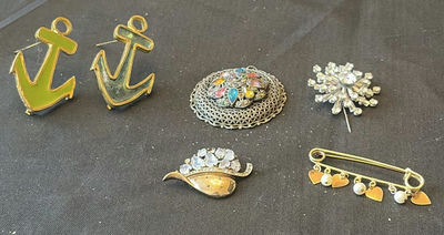 Assorted Costume Jewelry Pins and Brooches - Image 1 of 6