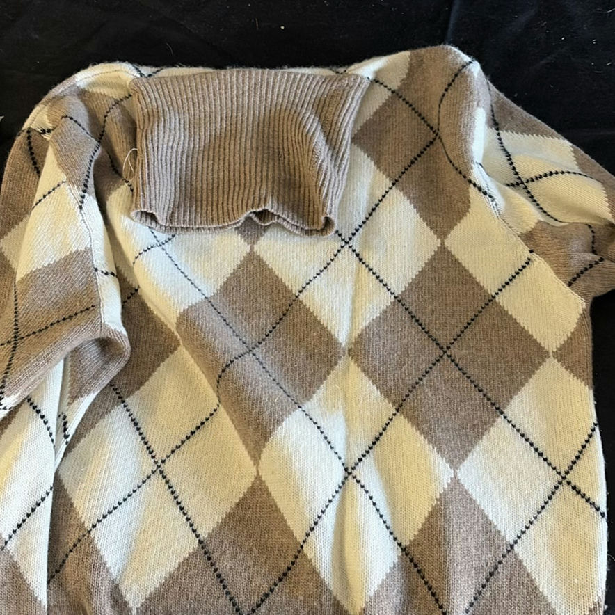 Beige argyle sweater, pink cable-knit sweater, cream cashmere cardigan, and gloves - image 3 of 5