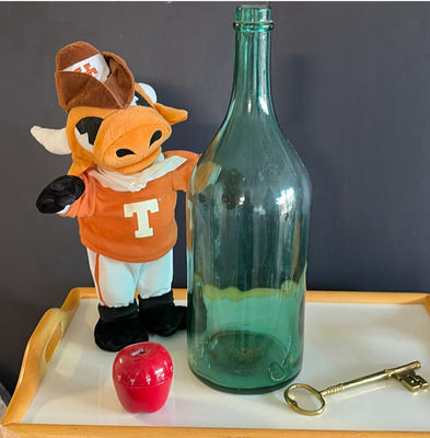 Assorted home decor and kitchen items - Image 1 of 8
