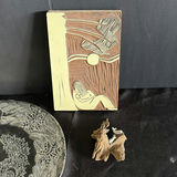 Round etched glass plate with crane motif and wooden relief plaque; small wood sculpture - thumbnail 3 of 3