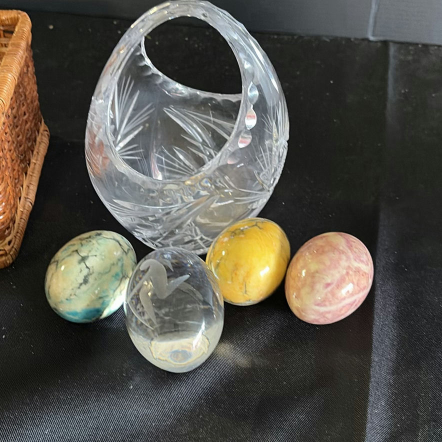 Wicker basket, etched glass vase, marbled decorative eggs, and magazine holder - image 3 of 6