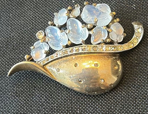 Assorted Costume Jewelry Pins and Brooches - image 6 of 6