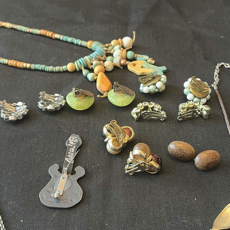 Assorted jewelry collection: necklaces, bracelets, earrings, and rings - image 7 of 7