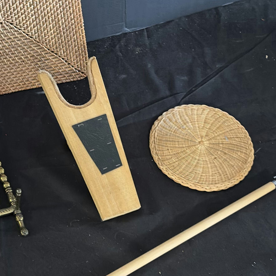 Assorted weaving, wicker, and brass decorative items - image 4 of 5