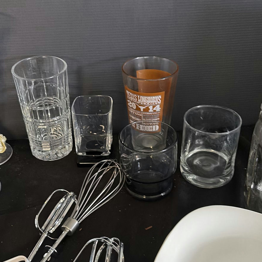 Assorted Kitchenware and Glassware - image 4 of 7