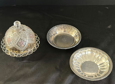 Lidded crystal dish with etched floral pattern and two metal-edged bowls - Image 1 of 4