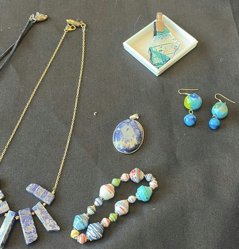 Assorted blue jewelry set (necklaces, bracelets, earrings, and pendants) - image 3 of 7
