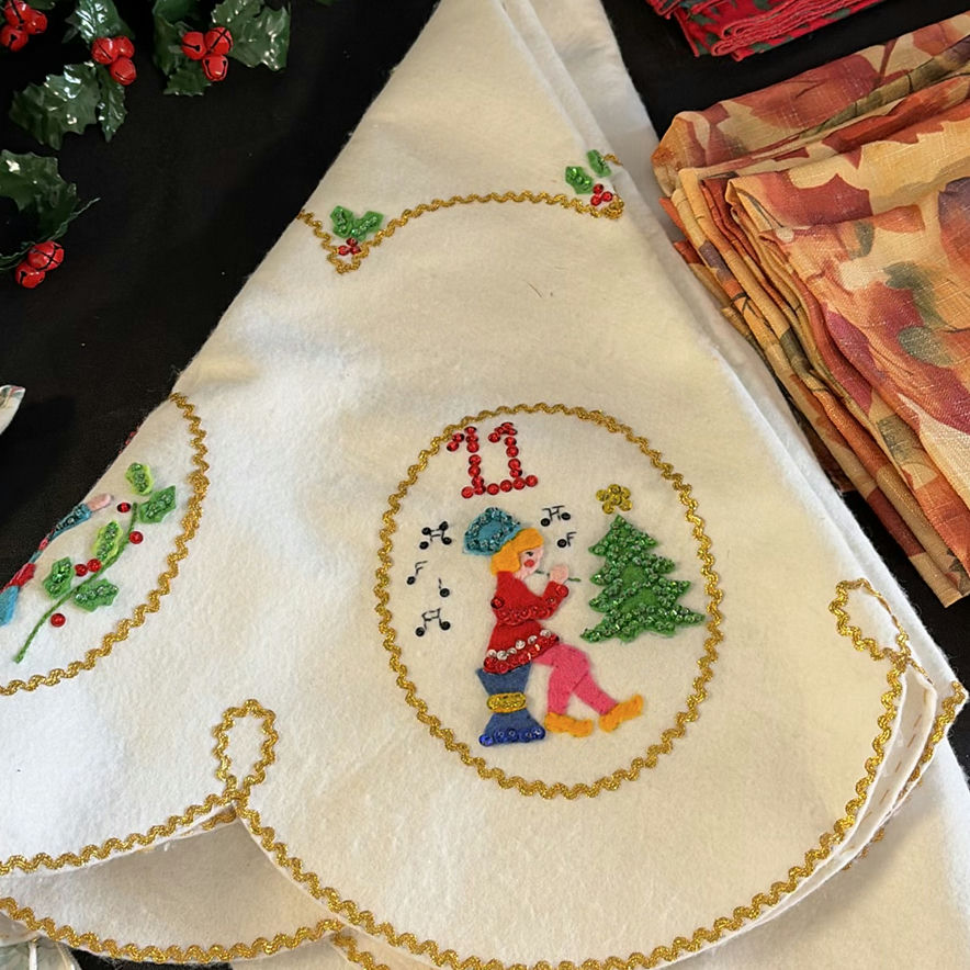 Christmas-themed linens and Santa doll with kitchen textiles - image 4 of 7