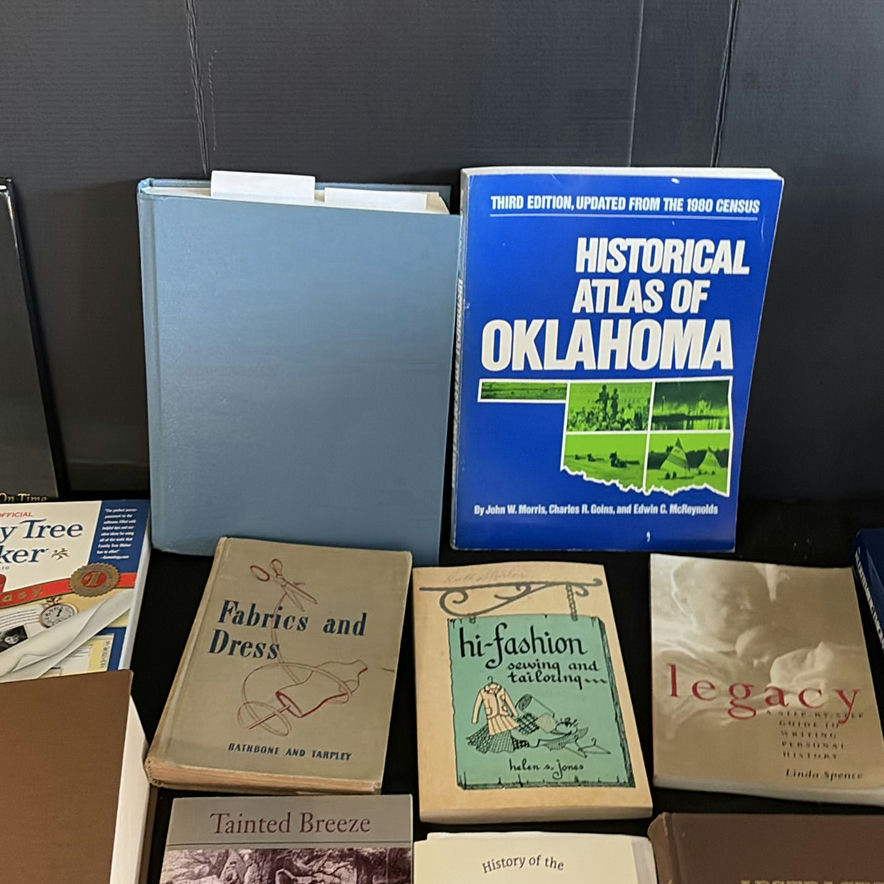 Assorted vintage reference books and manuals - image 7 of 8