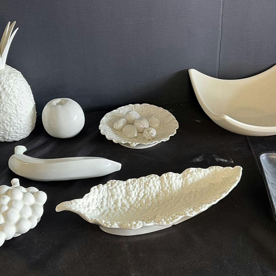 White ceramic fruit and shell-themed decorative tableware - image 4 of 6
