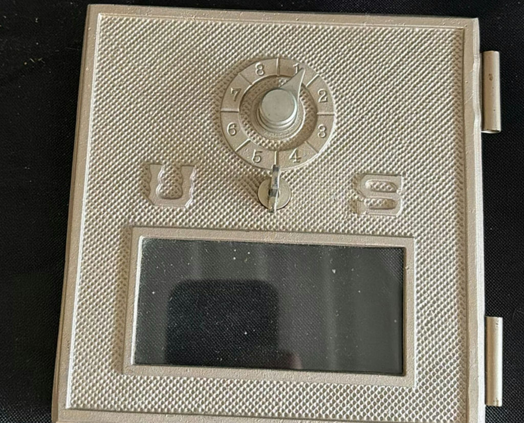 Brass decorative hardware and ornaments set - image 7 of 7