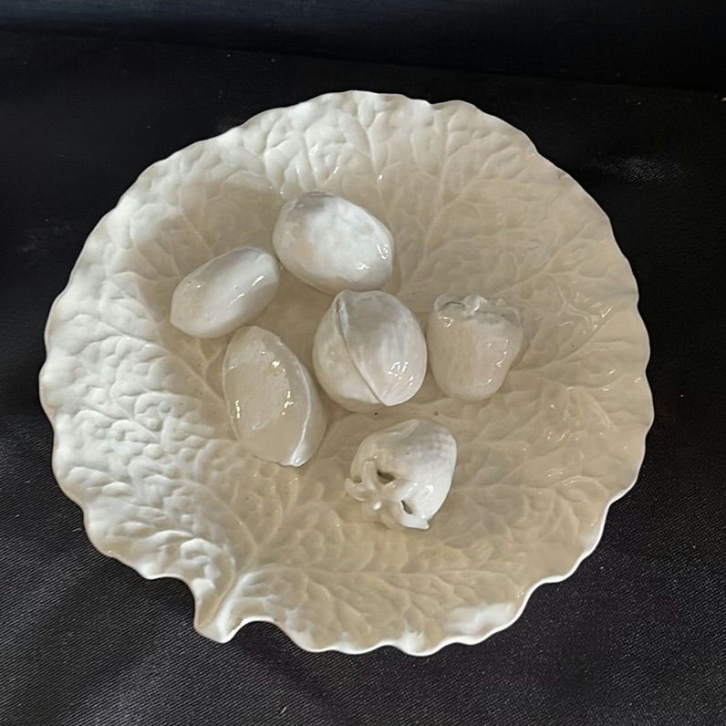White ceramic fruit and shell-themed decorative tableware - image 6 of 6