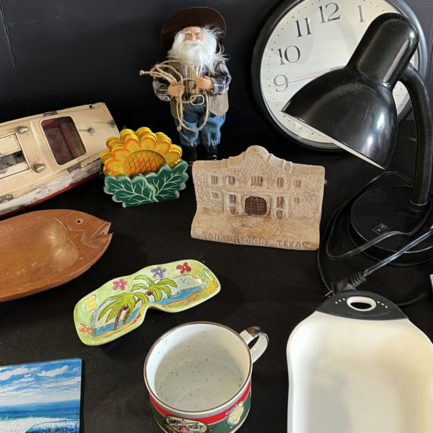 Assorted nautical and tropical decor with small household items - image 4 of 7