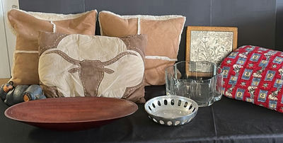 Longhorn bull head decorative pillow set with matching cushions and a red quilt/throw, plus tray and tabletop decor - Image 1 of 4
