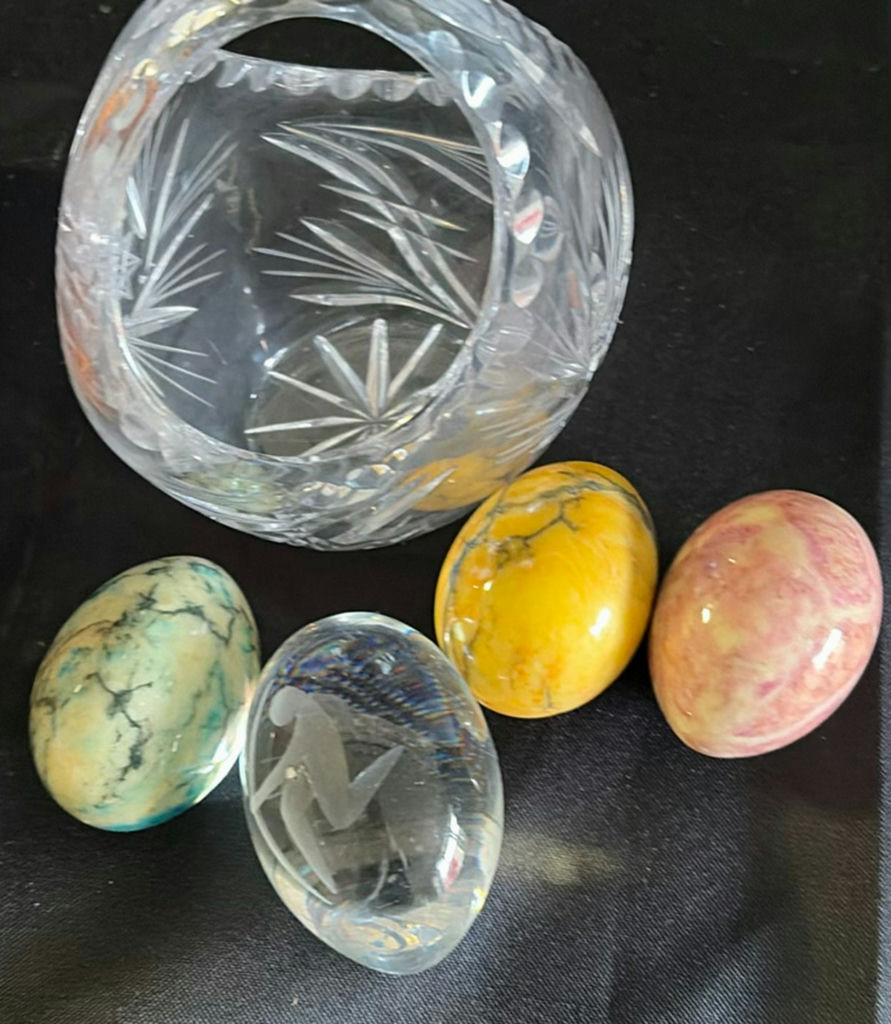 Wicker basket, etched glass vase, marbled decorative eggs, and magazine holder - image 4 of 6