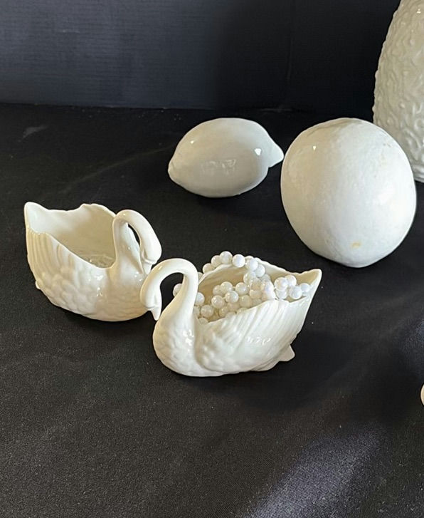 White ceramic fruit and shell-themed decorative tableware - image 2 of 6