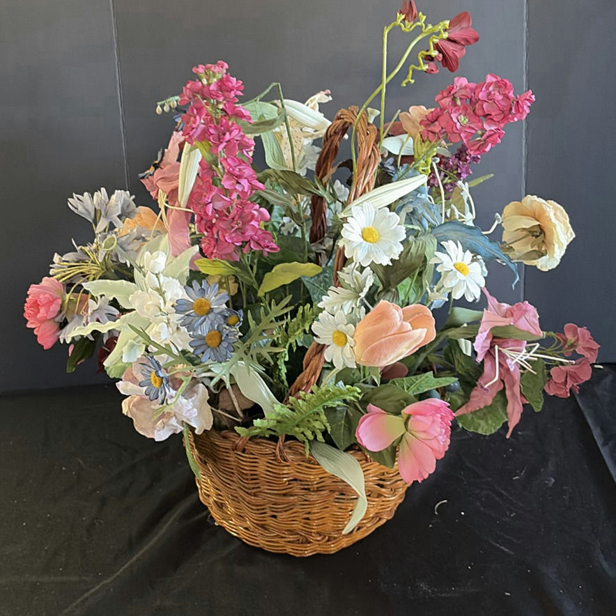 Wicker baskets with a floral arrangement - image 1 of 4