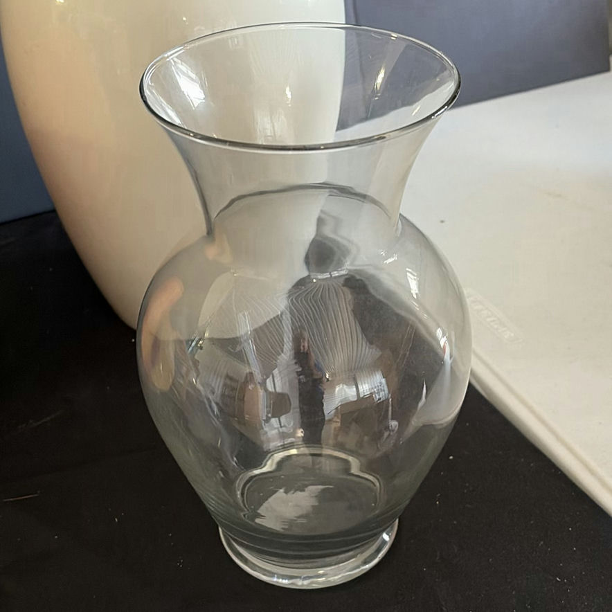 Assorted home decor and kitchen items - image 5 of 8