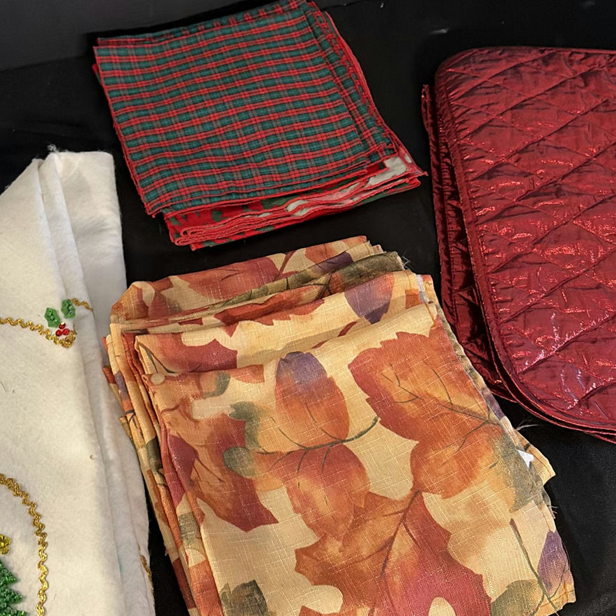 Christmas-themed linens and Santa doll with kitchen textiles - image 6 of 7
