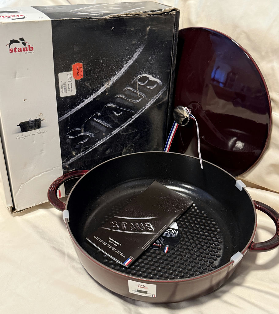 Staub 28 cm enameled cast-iron cocotte with lid - image 2 of 3