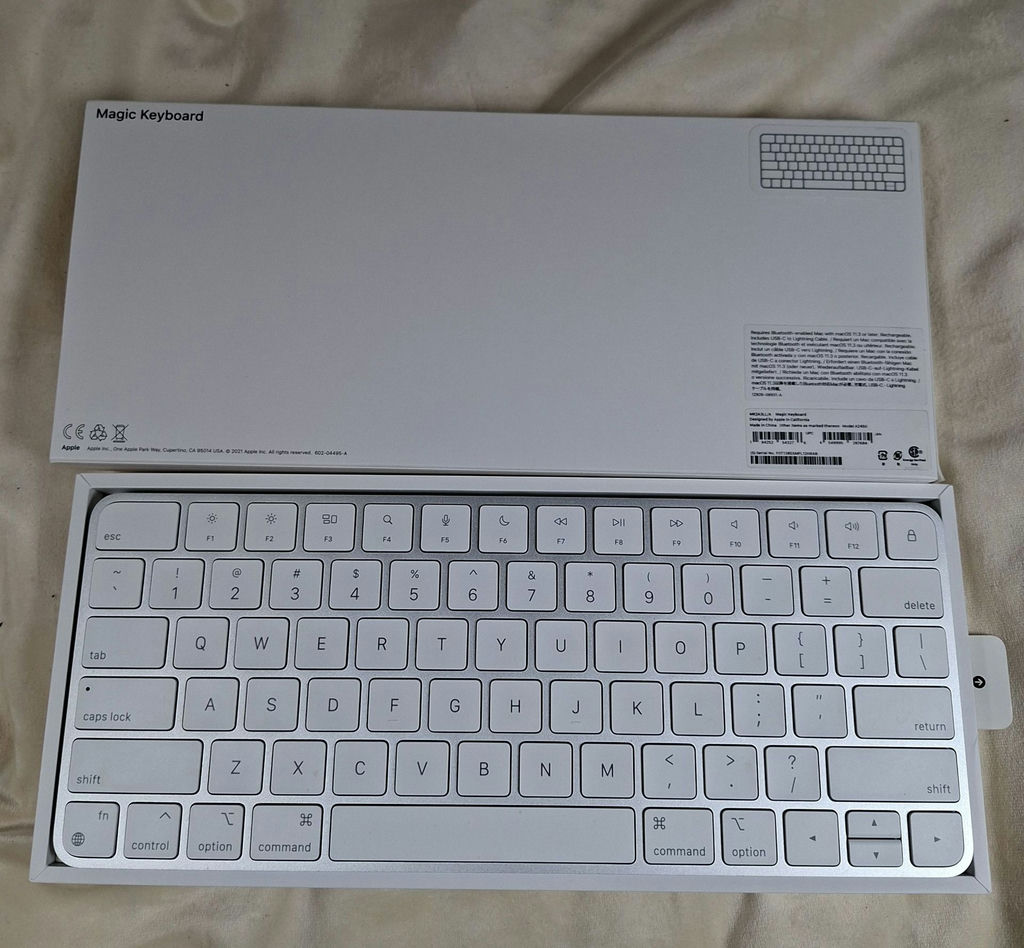 Apple Magic Keyboard with Original Box and Cable - image 2 of 4