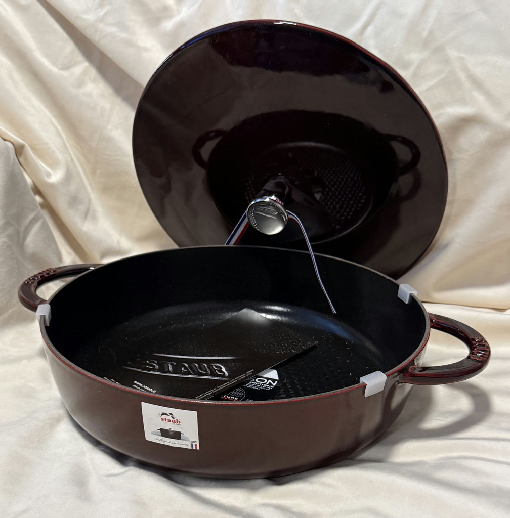 Staub 28 cm enameled cast-iron cocotte with lid - image 3 of 3