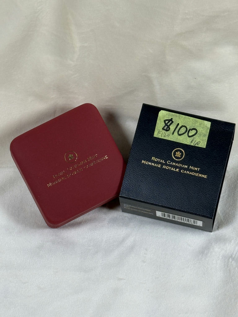 2008 Silver Royal Canadian Mint Brilliant Uncirculated Dollar with display case - image 1 of 4