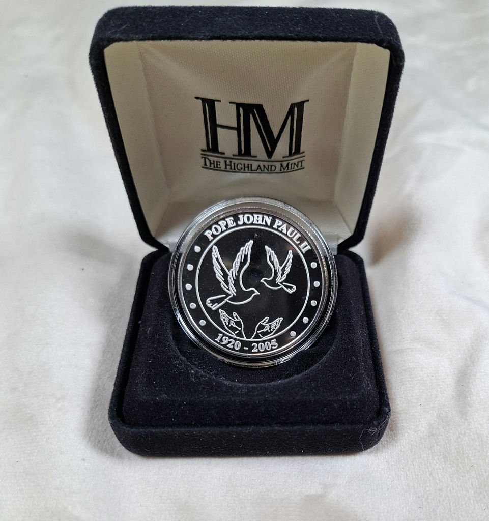 Pope John Paul II Commemorative Medallion with Certificate and Presentation Box - image 2 of 4