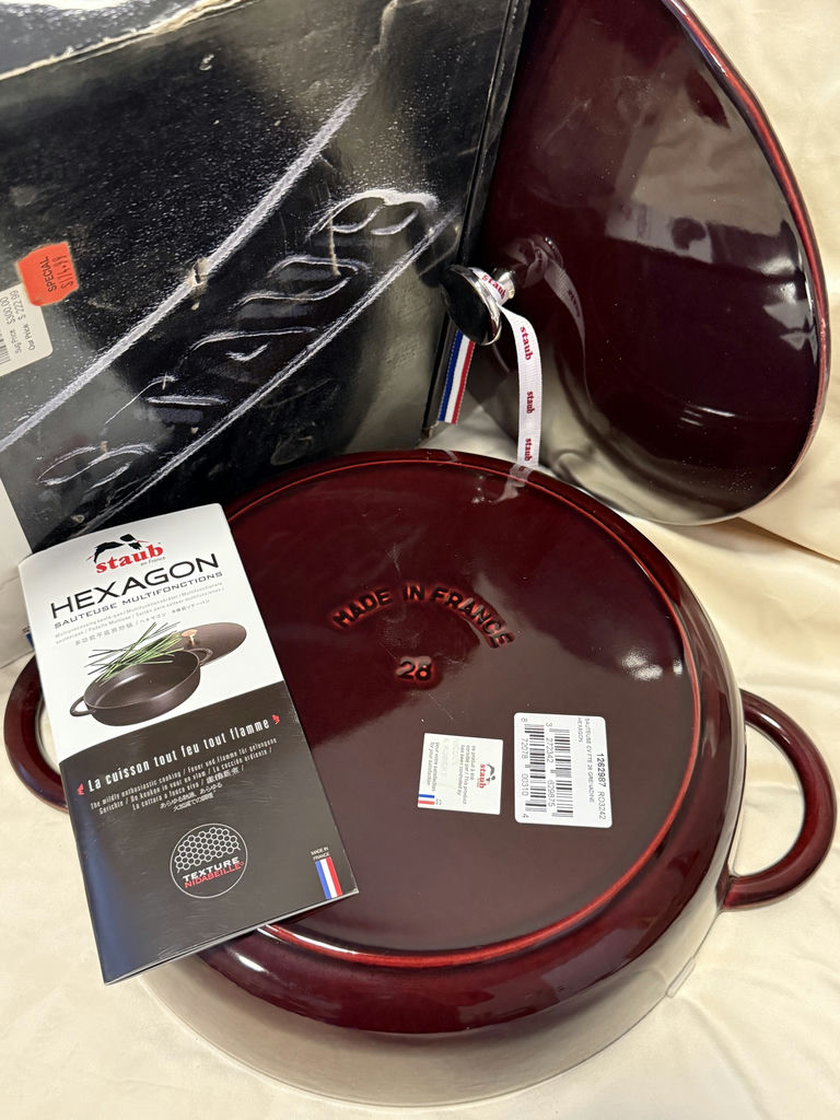 Staub 28 cm enameled cast-iron cocotte with lid - image 1 of 3