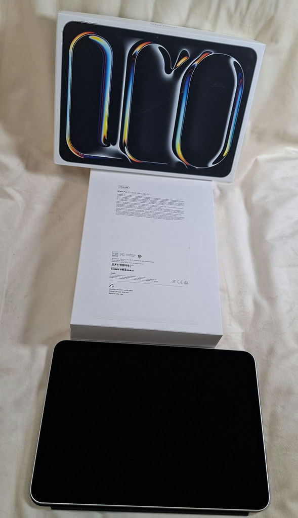 Apple iPad Pro 11-inch (M4) Wi‑Fi 256GB with Box and Folio Case - image 2 of 4