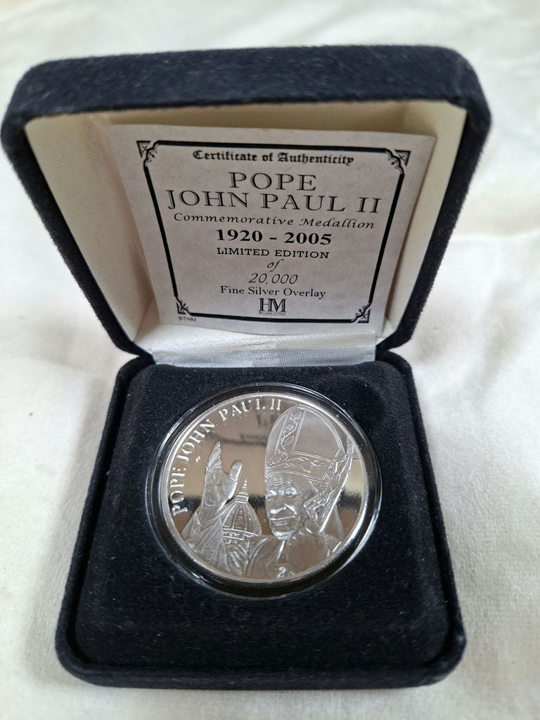 Pope John Paul II Commemorative Medallion with Certificate and Presentation Box - image 1 of 4
