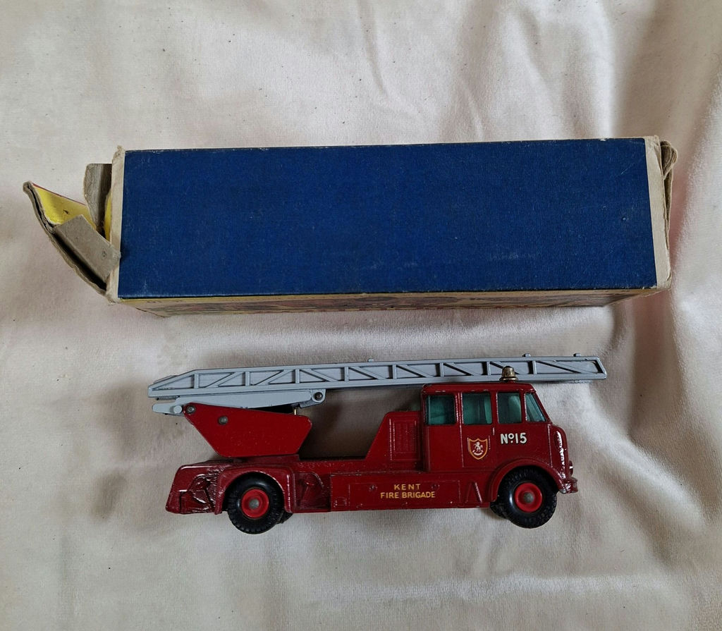 Matchbox King Size Merryweather Fire Engine K-15 with Box - image 3 of 6