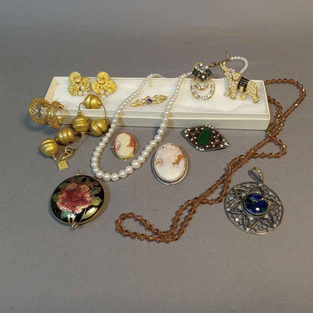 Vintage Romantic Costume Jewelry - image 1 of 21