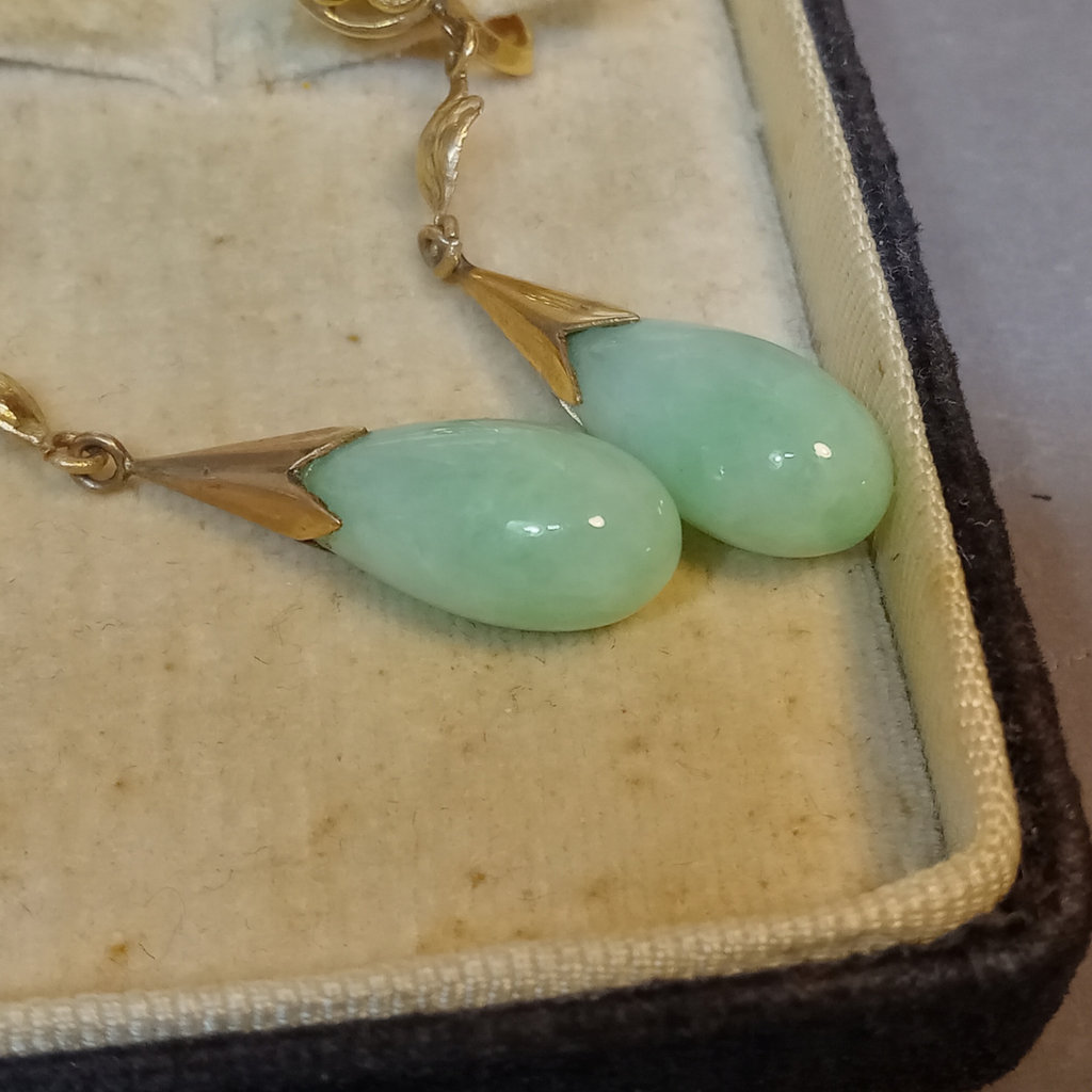 Vintage Jade & 14KT Gold Earrings - image 5 of 5