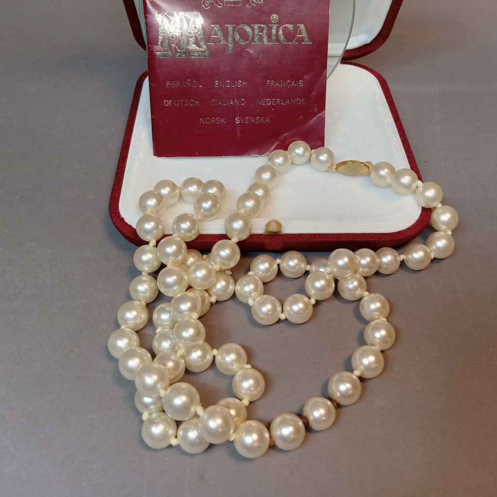 Vintage Pearl Necklaces - image 2 of 9