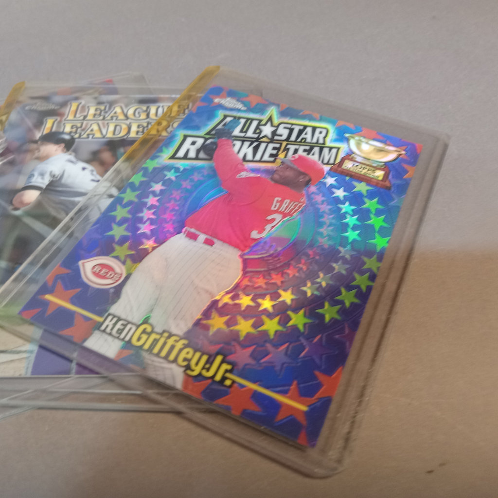 Topps Holograph / Foil Baseball Trading Cards - image 7 of 11