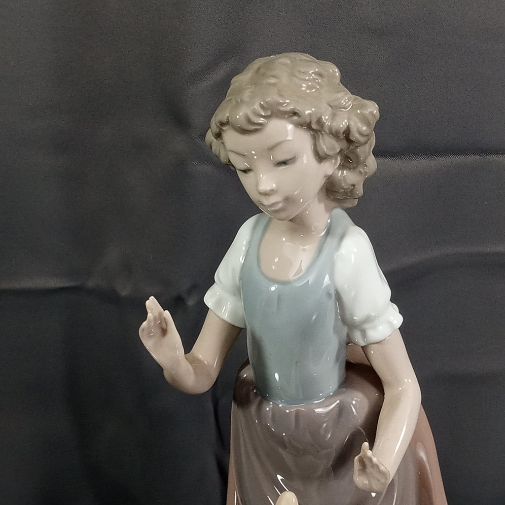 NAO by Lladro Girl with Geeze - image 5 of 10