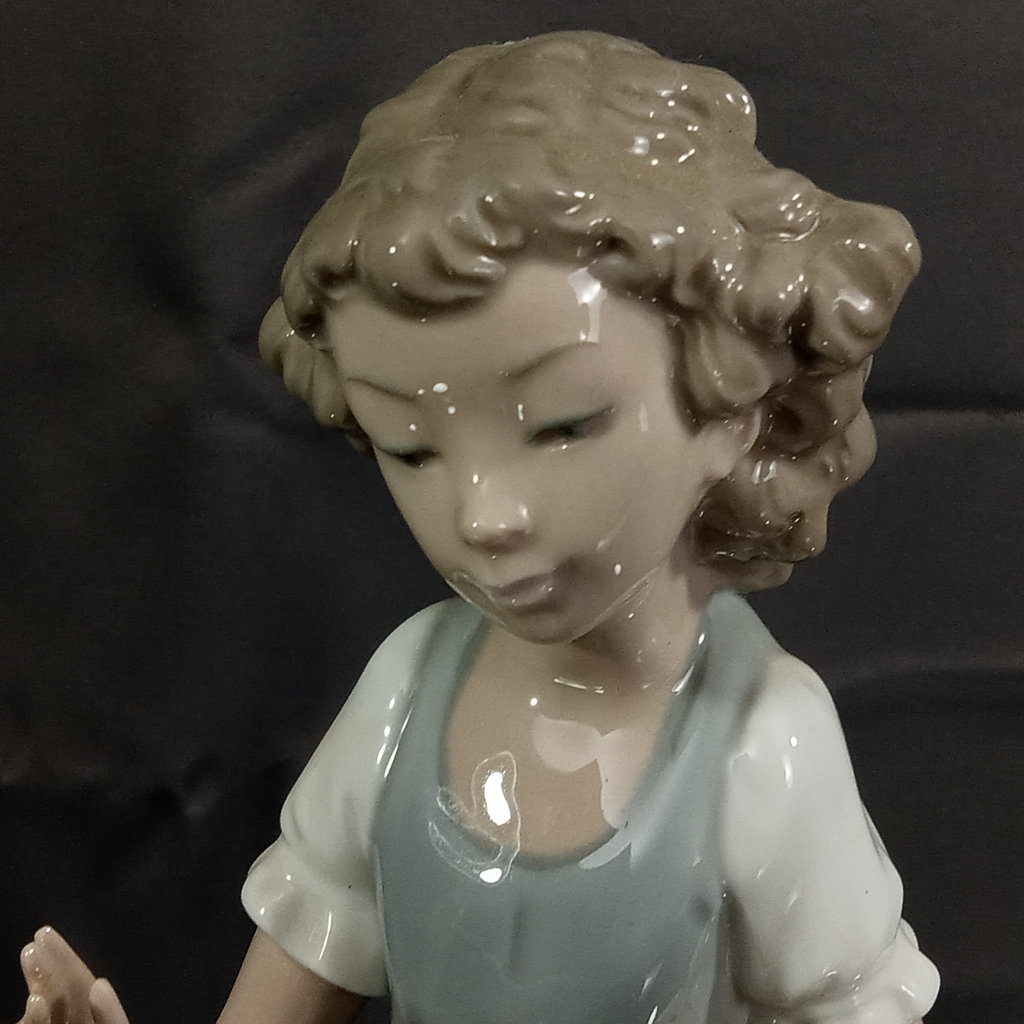 NAO by Lladro Girl with Geeze - image 6 of 10
