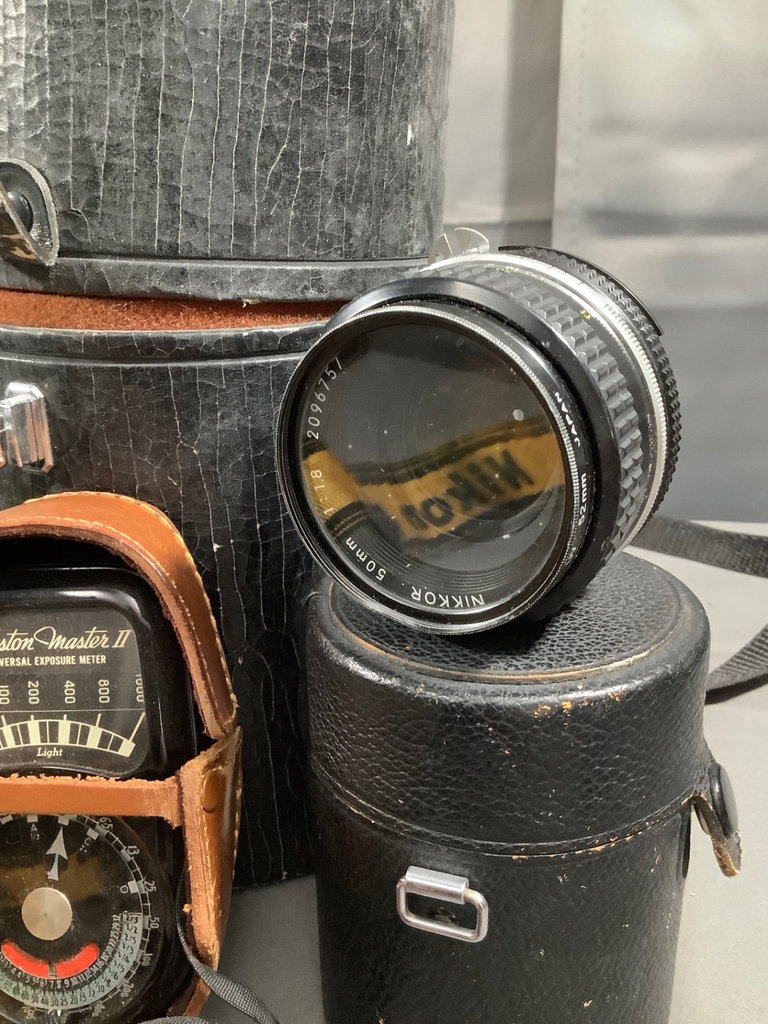 Nikon SLR Camera Kit & Lenses - image 3 of 9