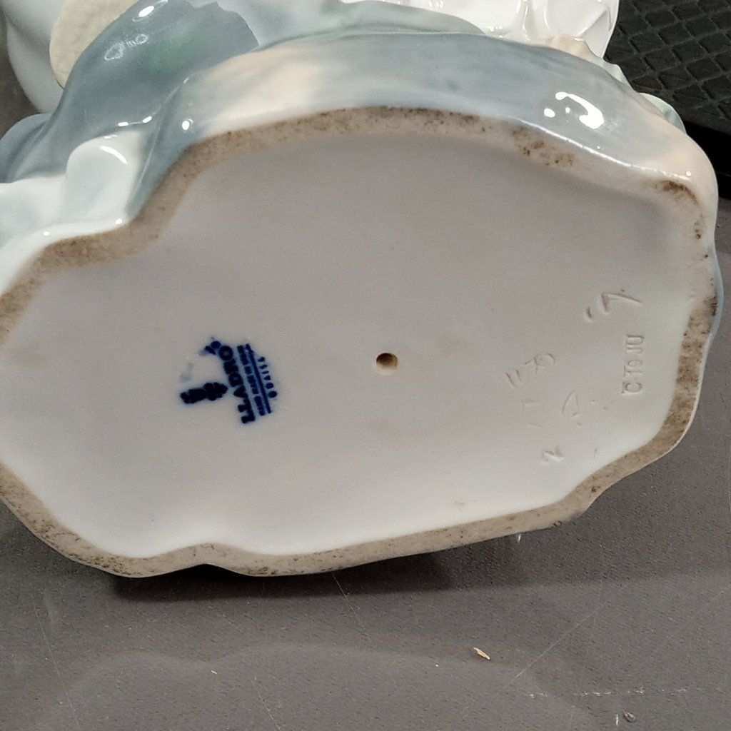 Lladro Sea Breeze Figurine - image 8 of 10