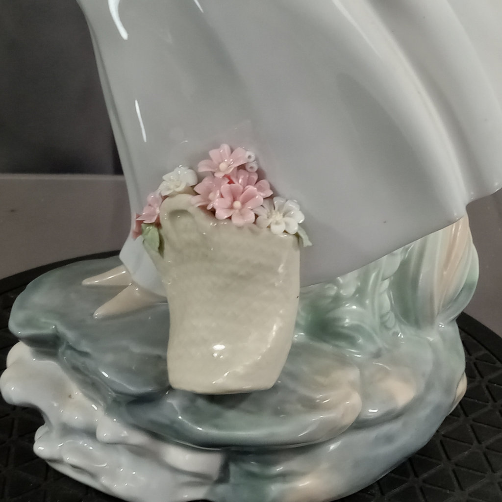 Lladro Sea Breeze Figurine - image 7 of 10