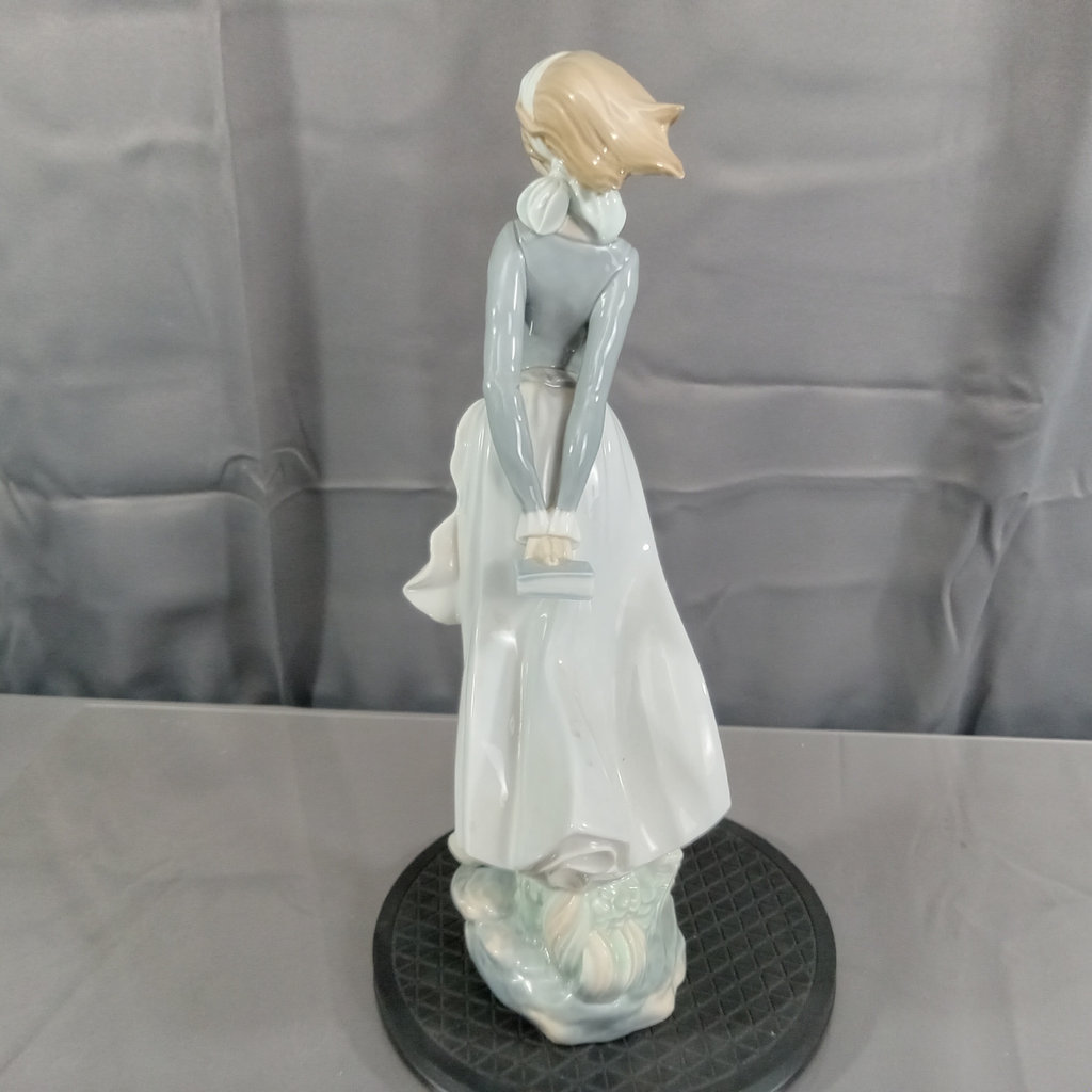 Lladro Sea Breeze Figurine - image 3 of 10