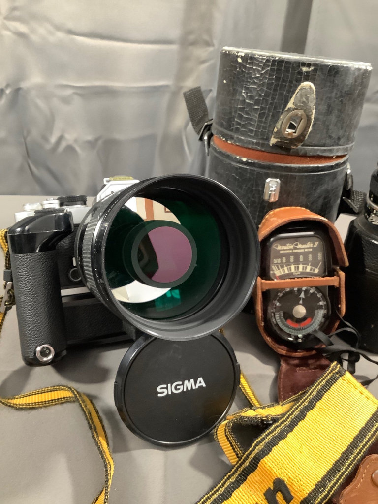 Nikon SLR Camera Kit & Lenses - image 2 of 9