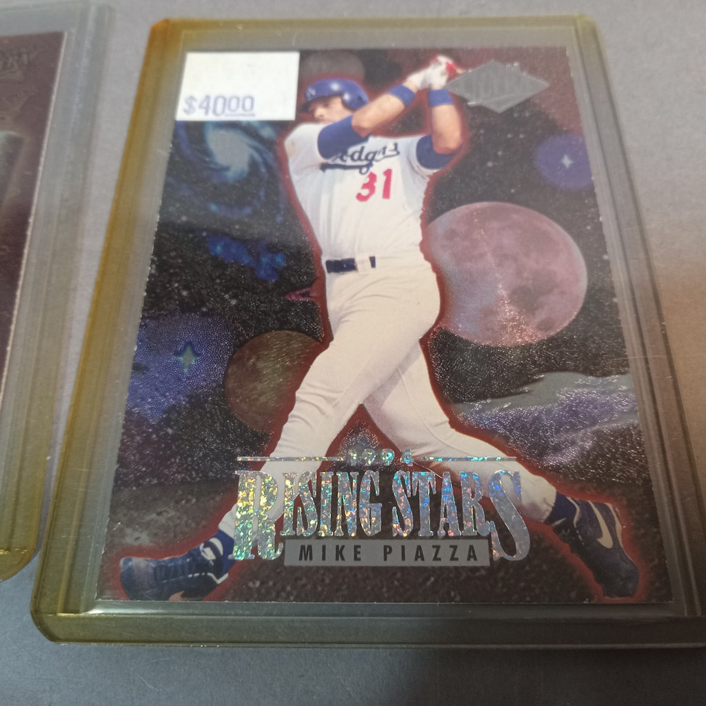 Fleer Hologram / Foil Baseball Trading Cards - image 12 of 19